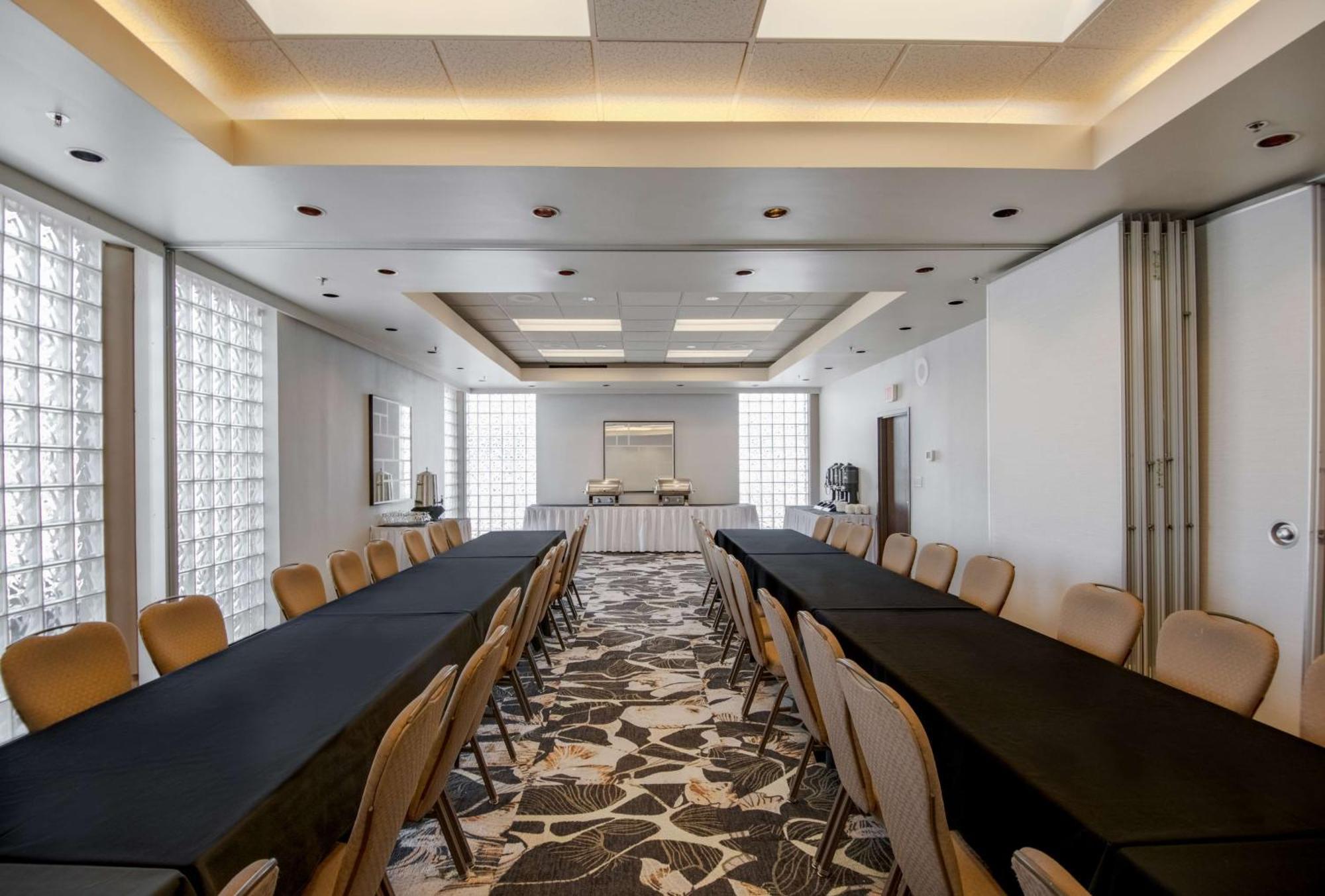 Coast Chilliwack Hotel By Apa Buitenkant foto